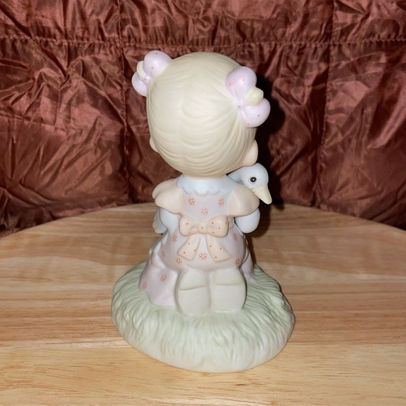 NWOT VINTAGE 1980 Porcelain Girl with Goose - Picture 3 of 5